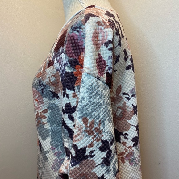 H & M Quilted Floral Sweatshirt - Picture 4 of 9